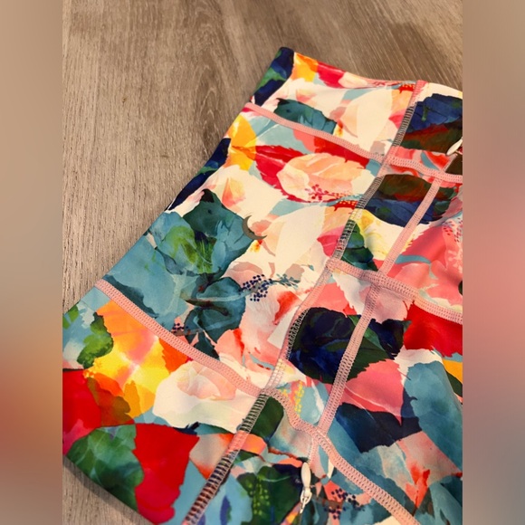 Zyia, Floral cropped light n tight leggings, size 4 - Picture 7 of 9